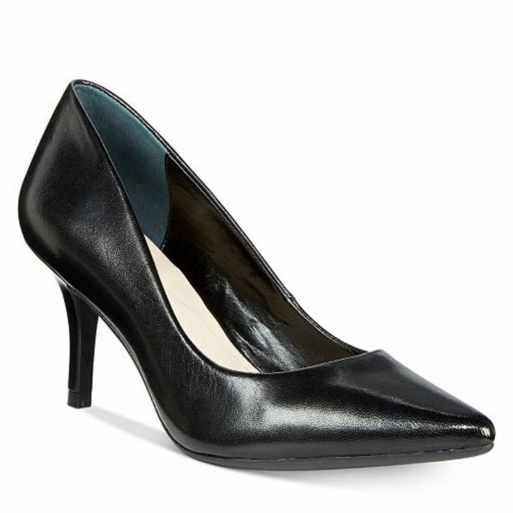 Alfani Women’s black pumps (Size 8)